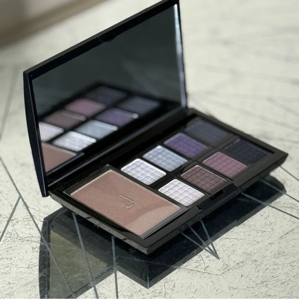 Doucce Eyeshadow Palette with Purple and Brown Hues